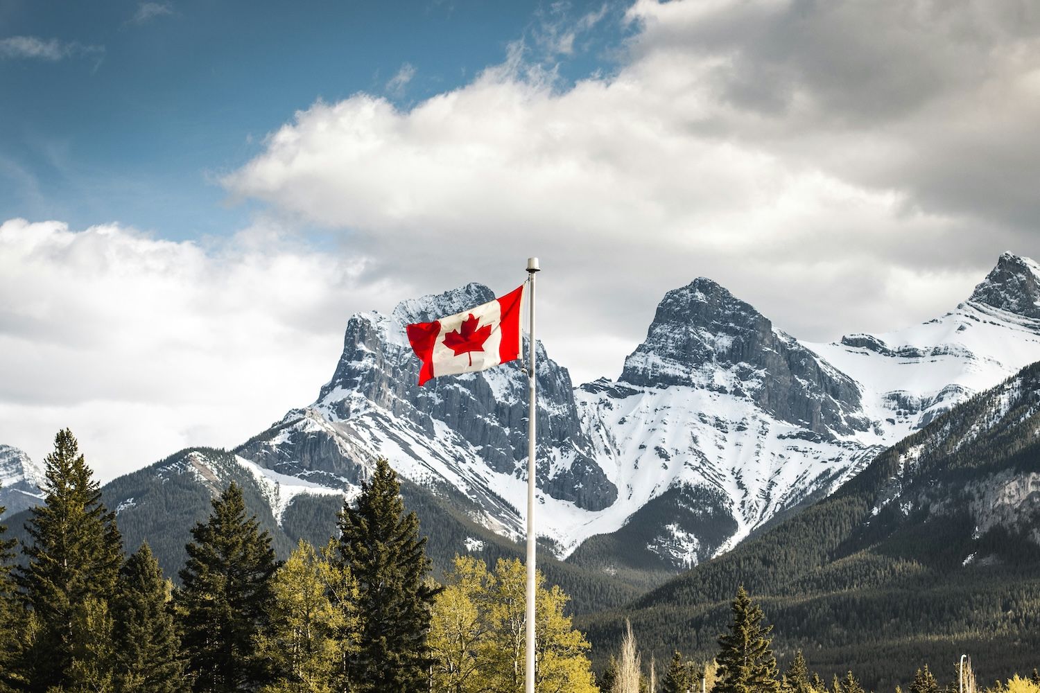 Canadian Flag Article - EN 3.jpg