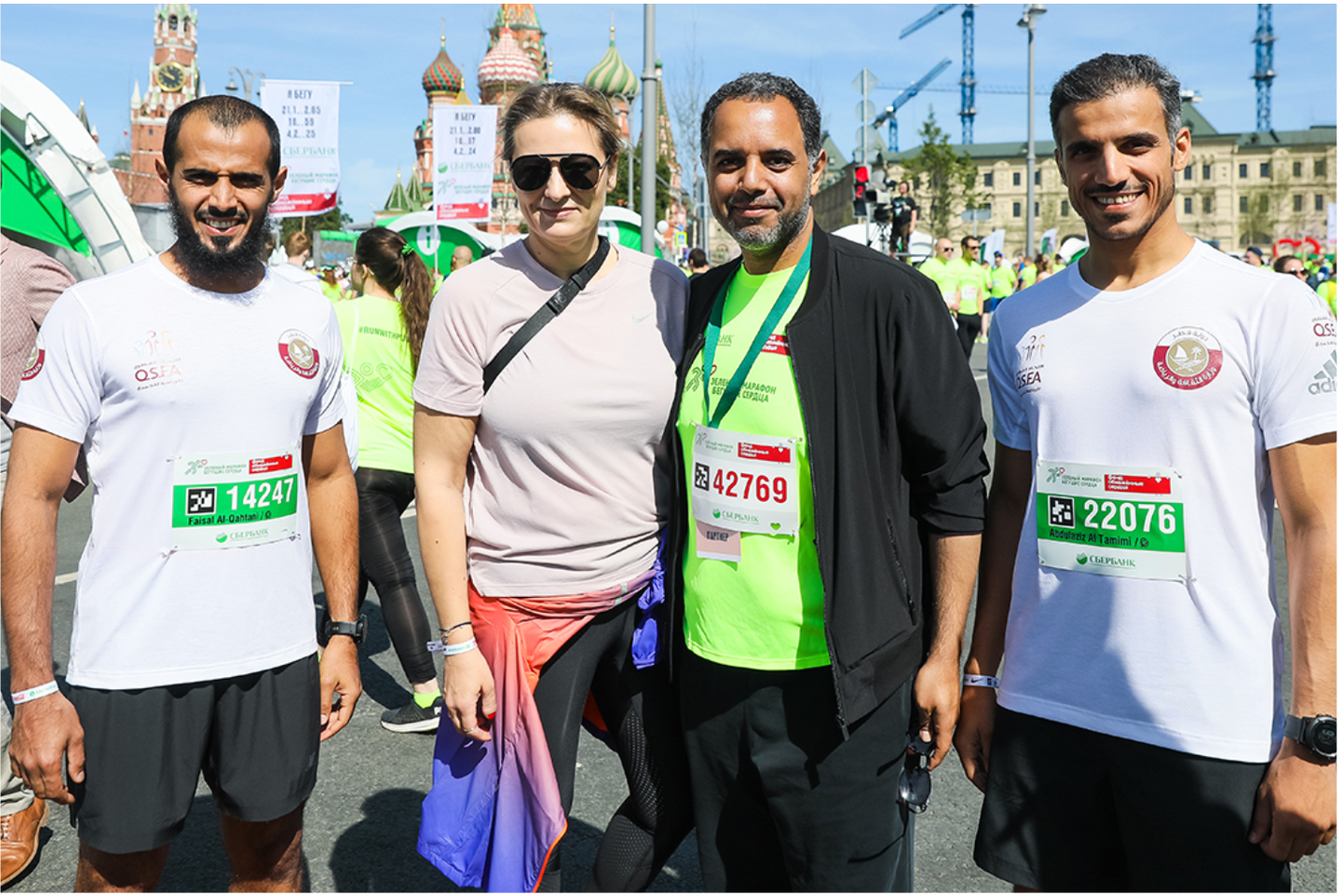 4 people smile before participating in the Running Hearts Green Marathon during Qatar-Russia 2018.