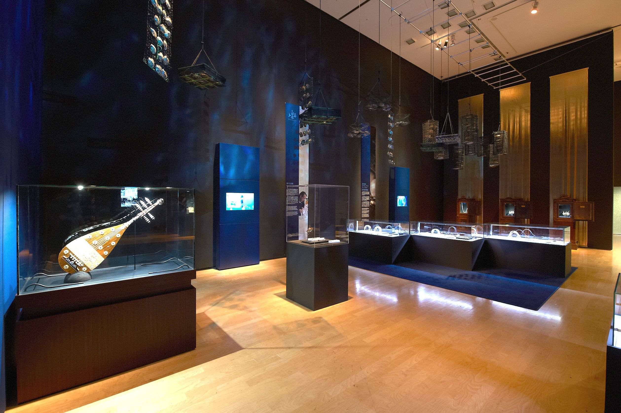 Museum space from the Qatari exhibition Pearls: Jewels from the Sea in Kobe, Japan.
