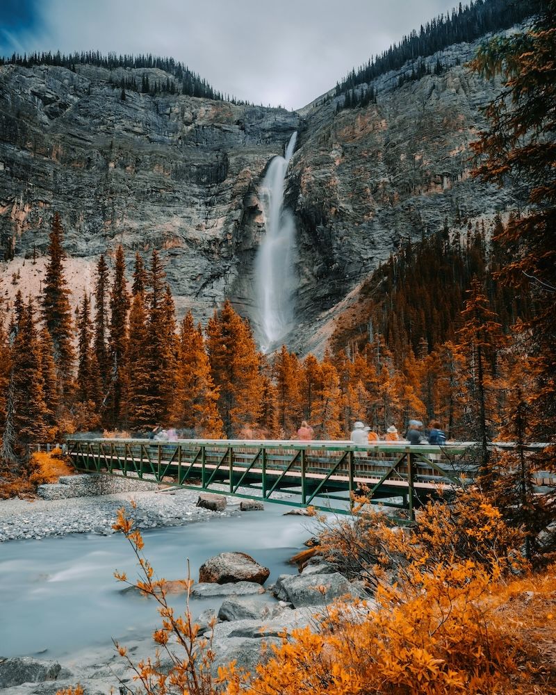 The main drop of Takakkaw Falls in Yoho National Park, British Columbia, Canada. A bridge from the dedicated hiking trail in the foreground.